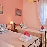 Ireni Waterfont Tatil Evi *