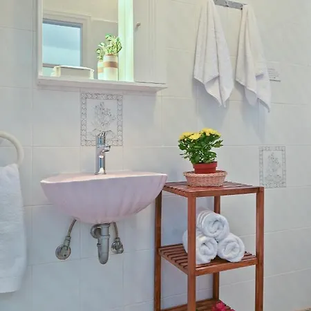 Ireni Waterfont Tatil Evi *