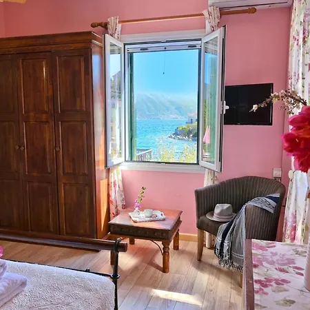 Ireni Waterfont Tatil Evi