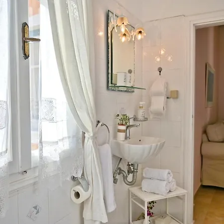 Ireni Waterfont Tatil Evi *