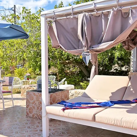 Ireni Waterfont Tatil Evi *