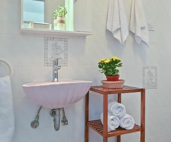 Ireni Waterfont Holiday home *